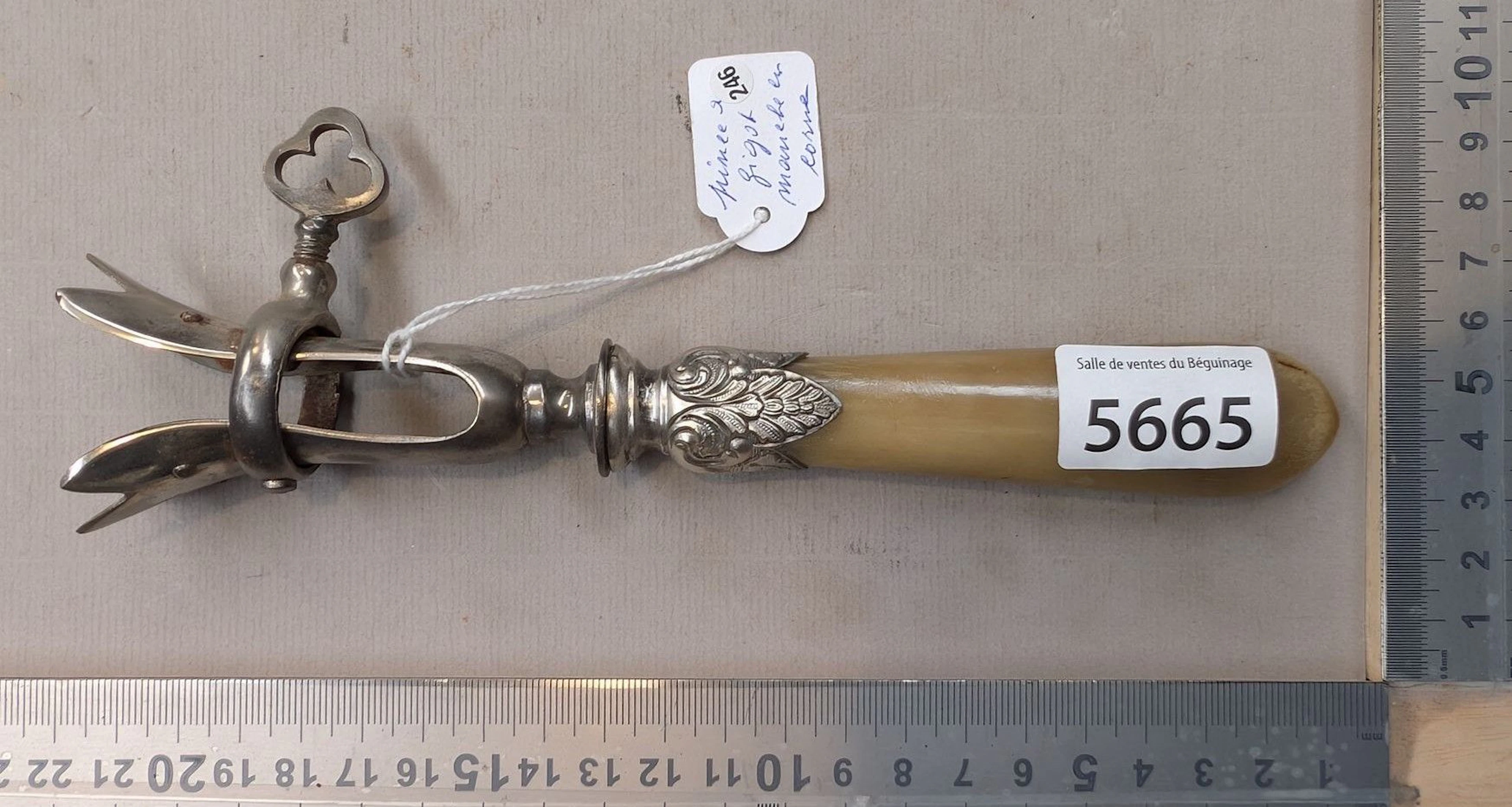 Antique leg-of-lamb tongs, horn handle—see photos for dimensions and condition