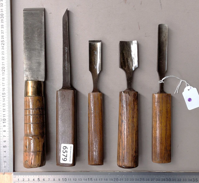 5 carpenter's, cabinetmaker's, and sculptor's gouges—see photos for