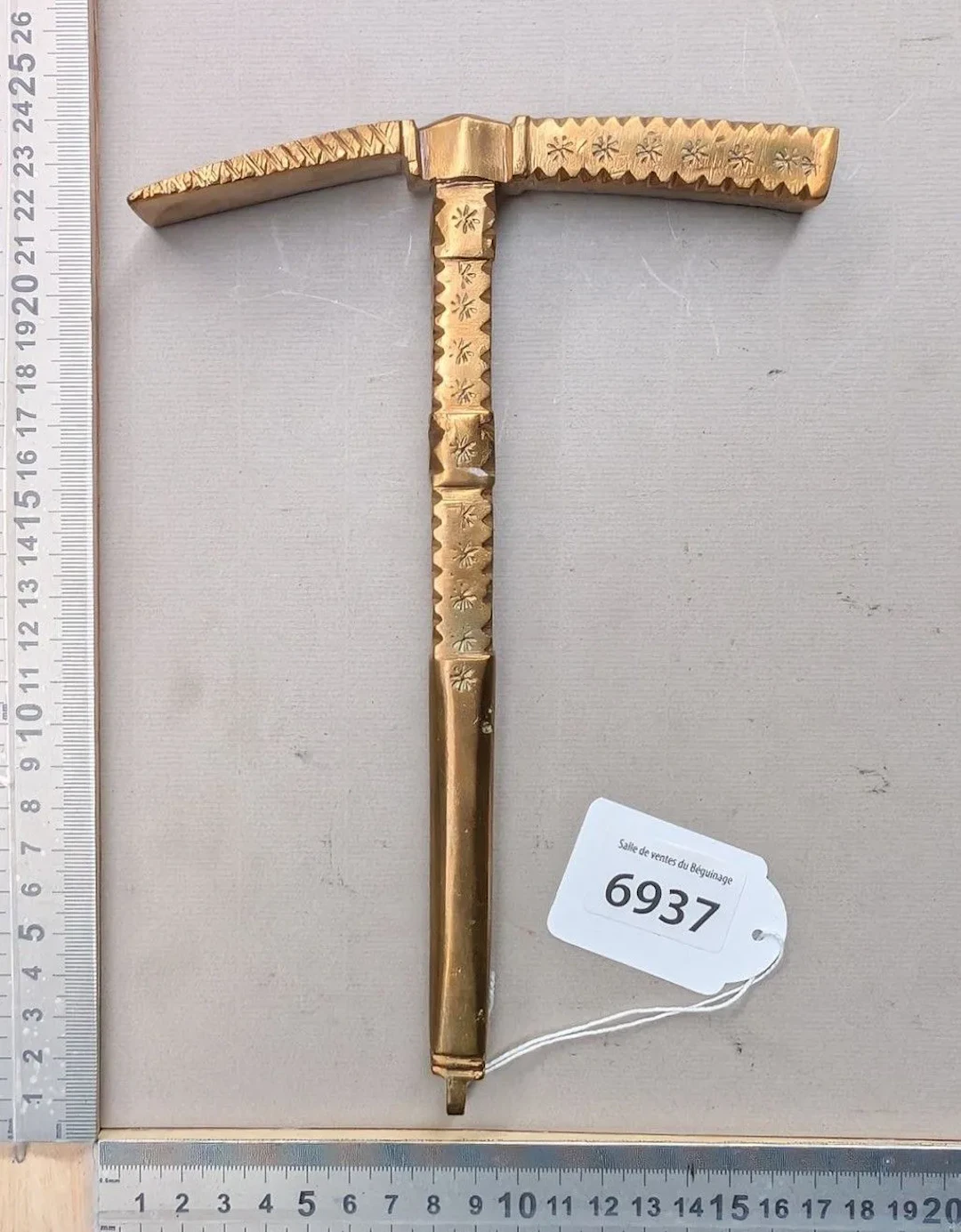 1 bronze sugar hammer—see photos for dimensions and condition