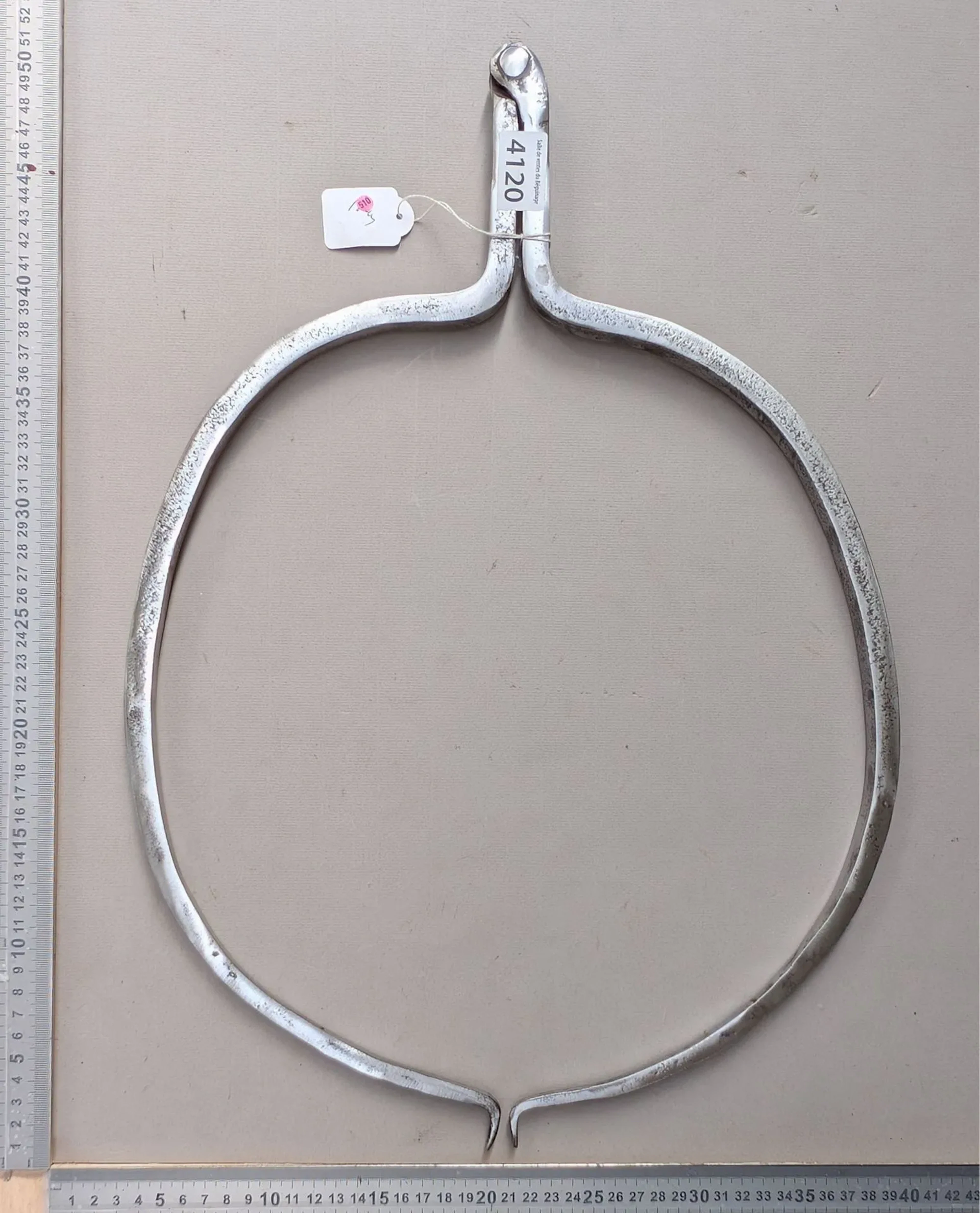 1 antique wrought-iron compass from the 18th century—see photos for