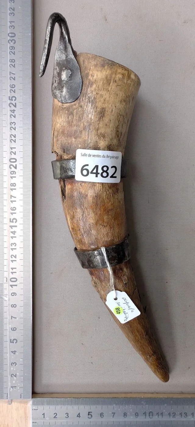 1 horn and wrought-iron coffin—see photos for dimensions and condition