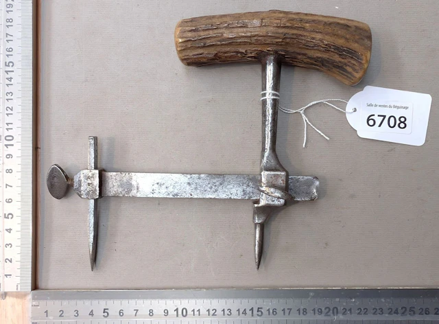 1 leatherworking compass with a washer—see photos for dimensions and condition
