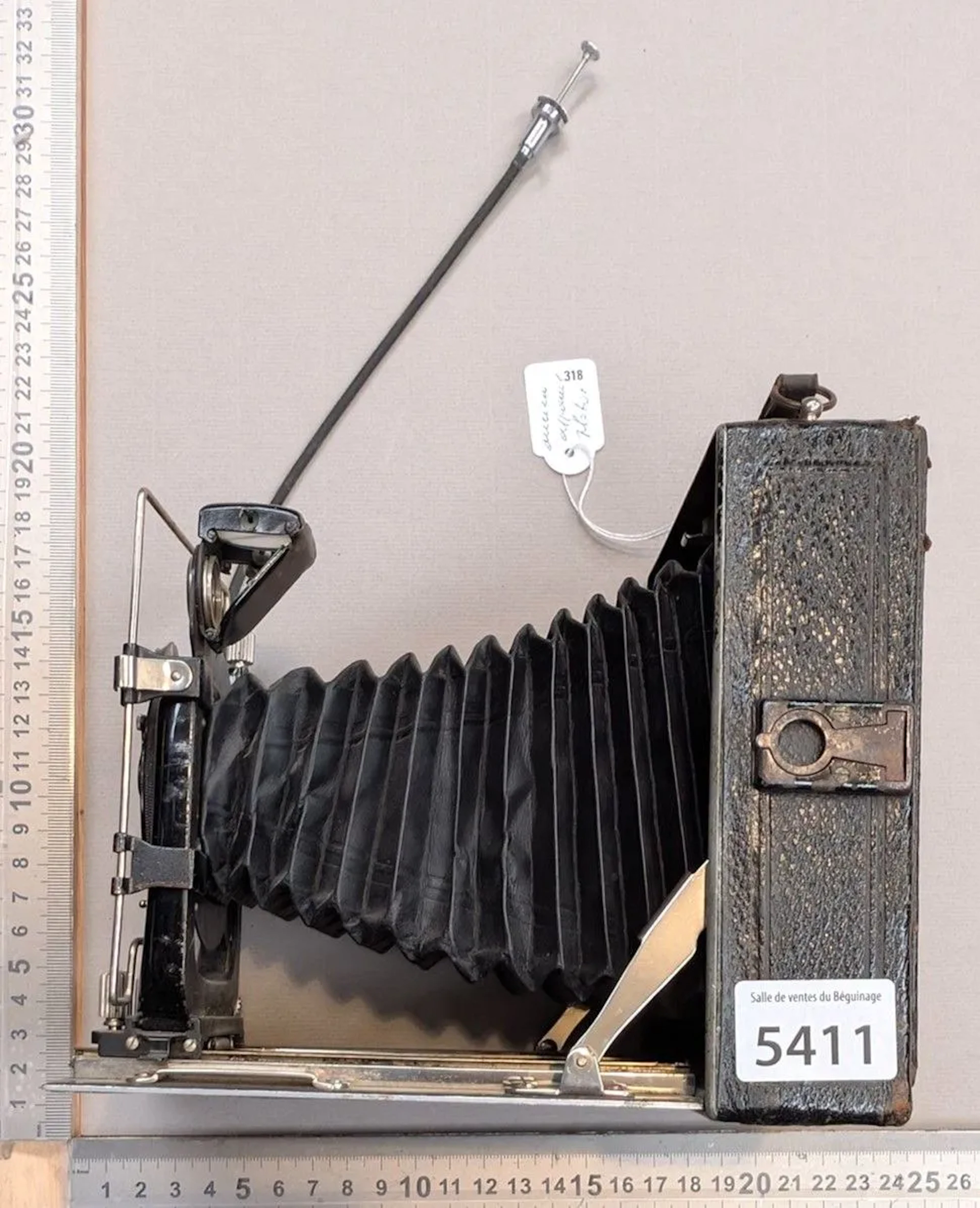 Vintage camera—see photos for dimensions and condition
