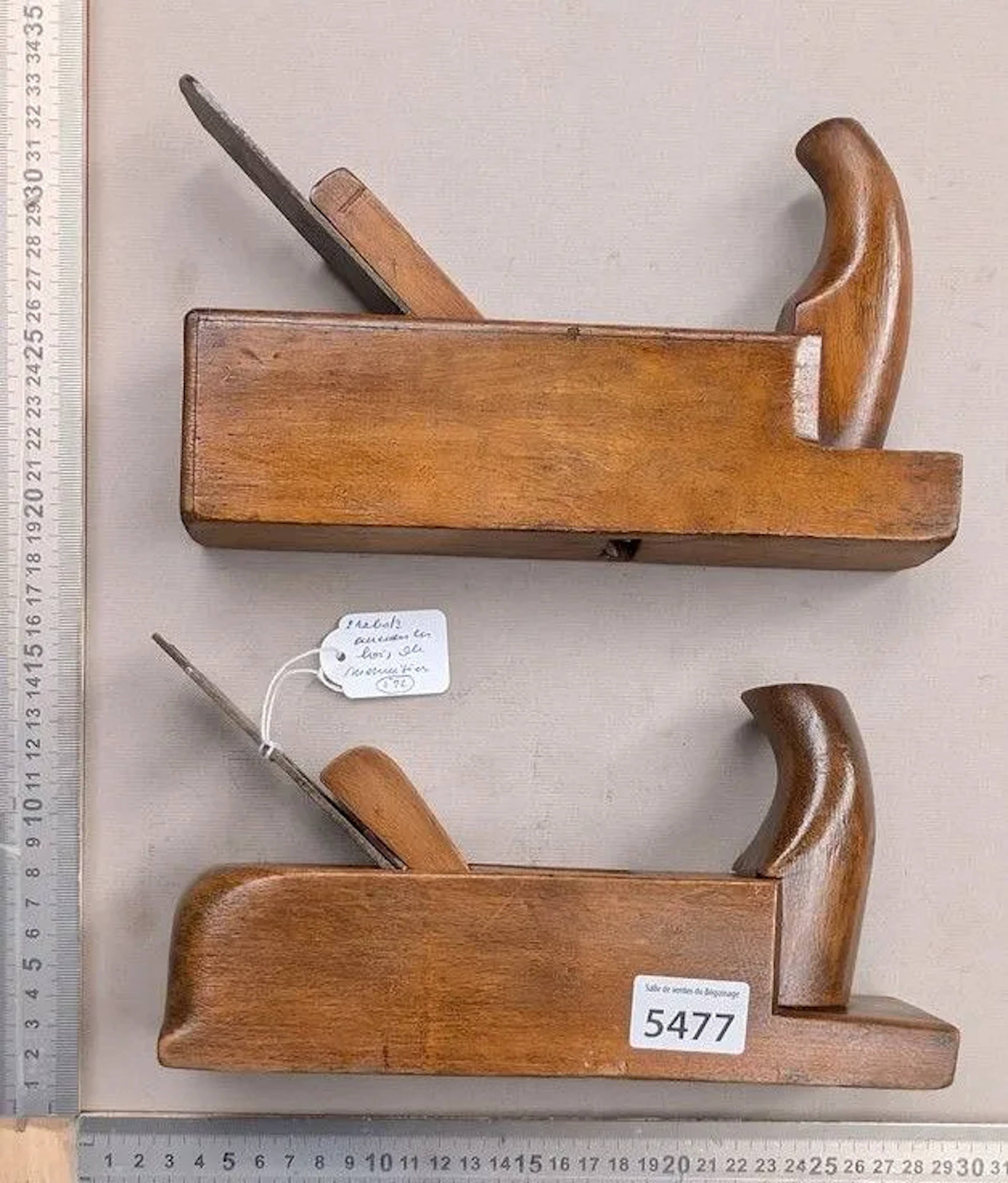 2 antique wooden carpenter's planes—see photos for dimensions and condition