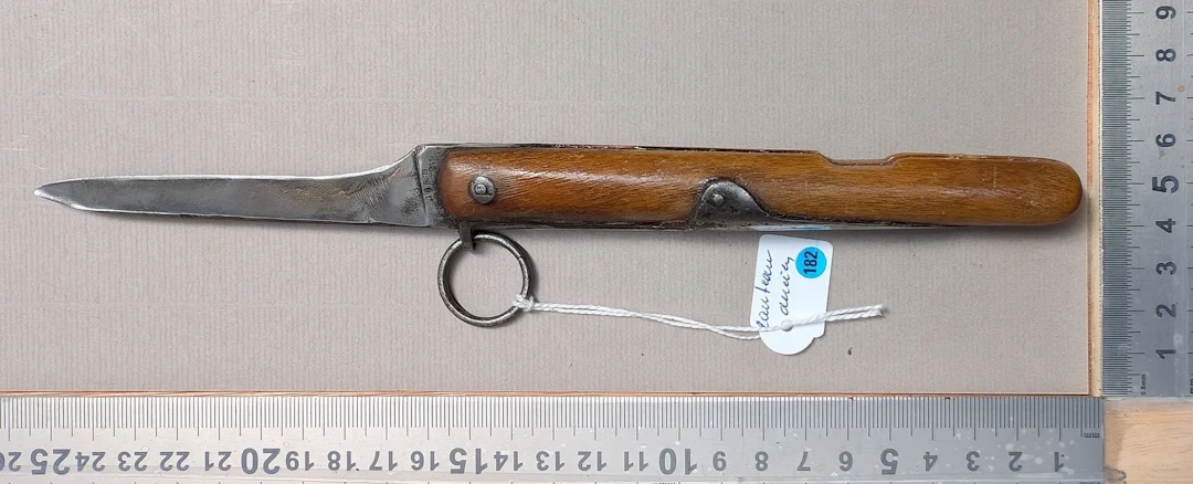 Vintage single-blade pocket knife—see photos for dimensions and condition