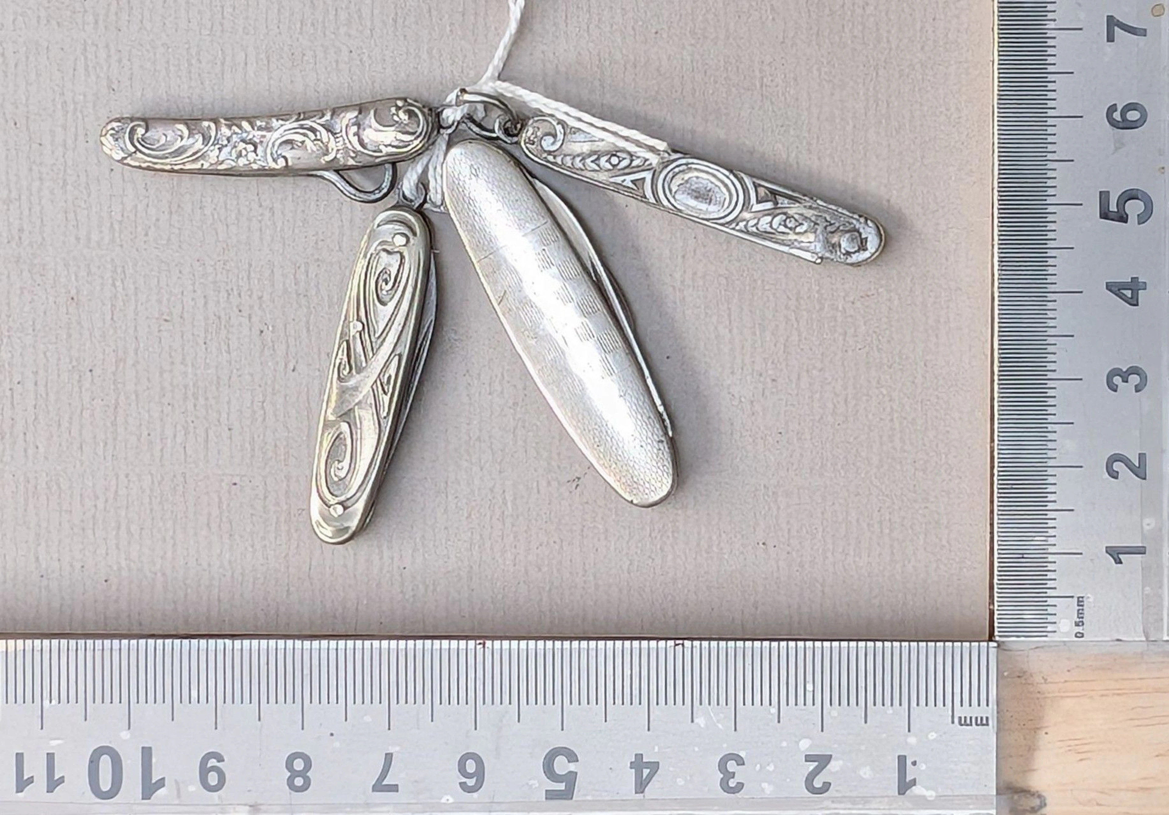 4 small silver knives—see photos for dimensions and condition
