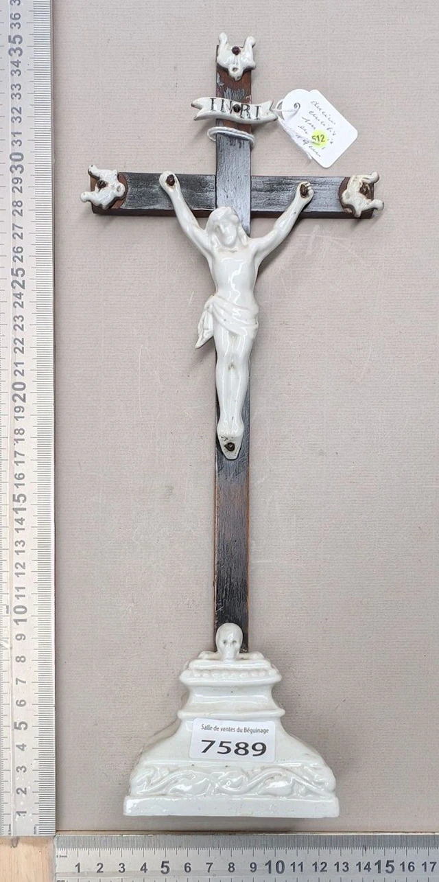 1 antique silver plated crucifix - See photos for dimensions and condition