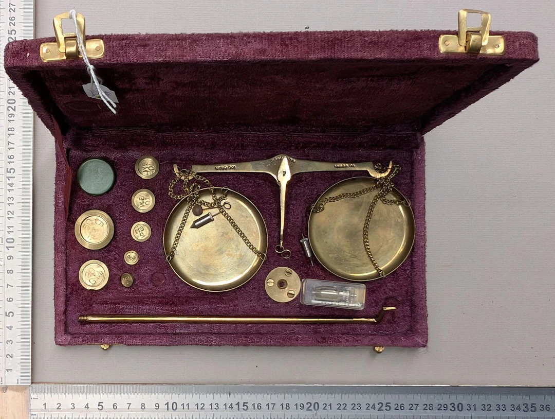 1 small antique balance scale for weighing gold and silver—see photos