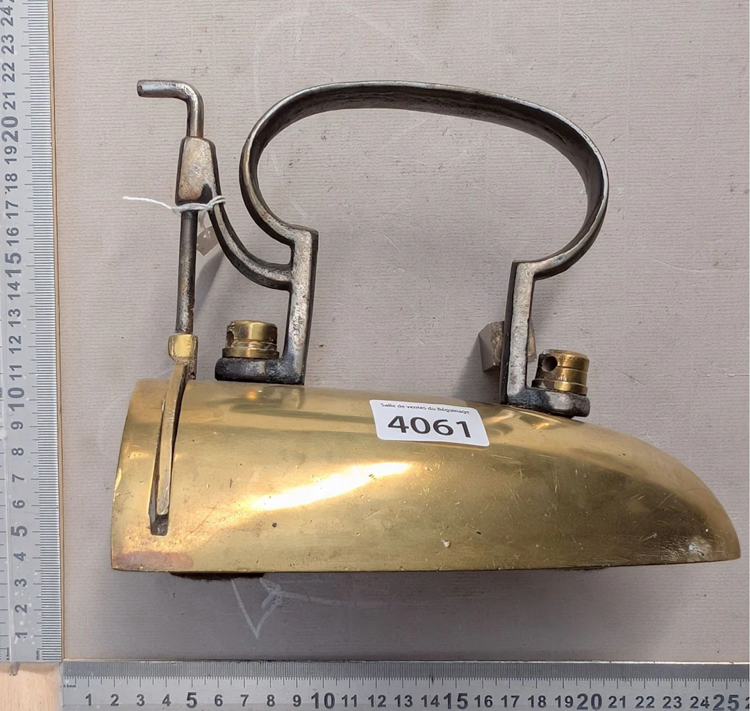 Vintage iron - See photos for dimensions and condition