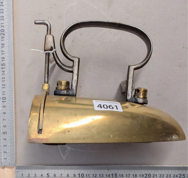 Vintage iron - See photos for dimensions and condition