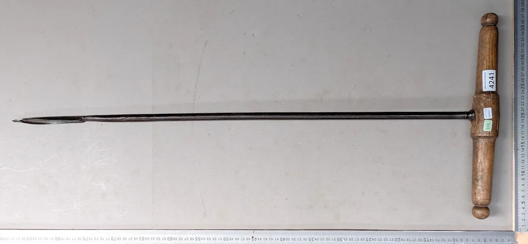 1 wheelwright's tool—see photos for dimensions and condition