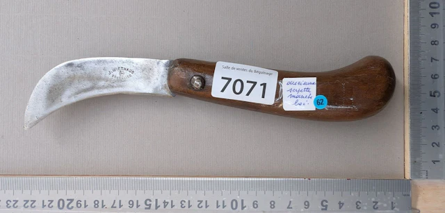 Antique pruning knife with wooden handle (folding) - See photos for