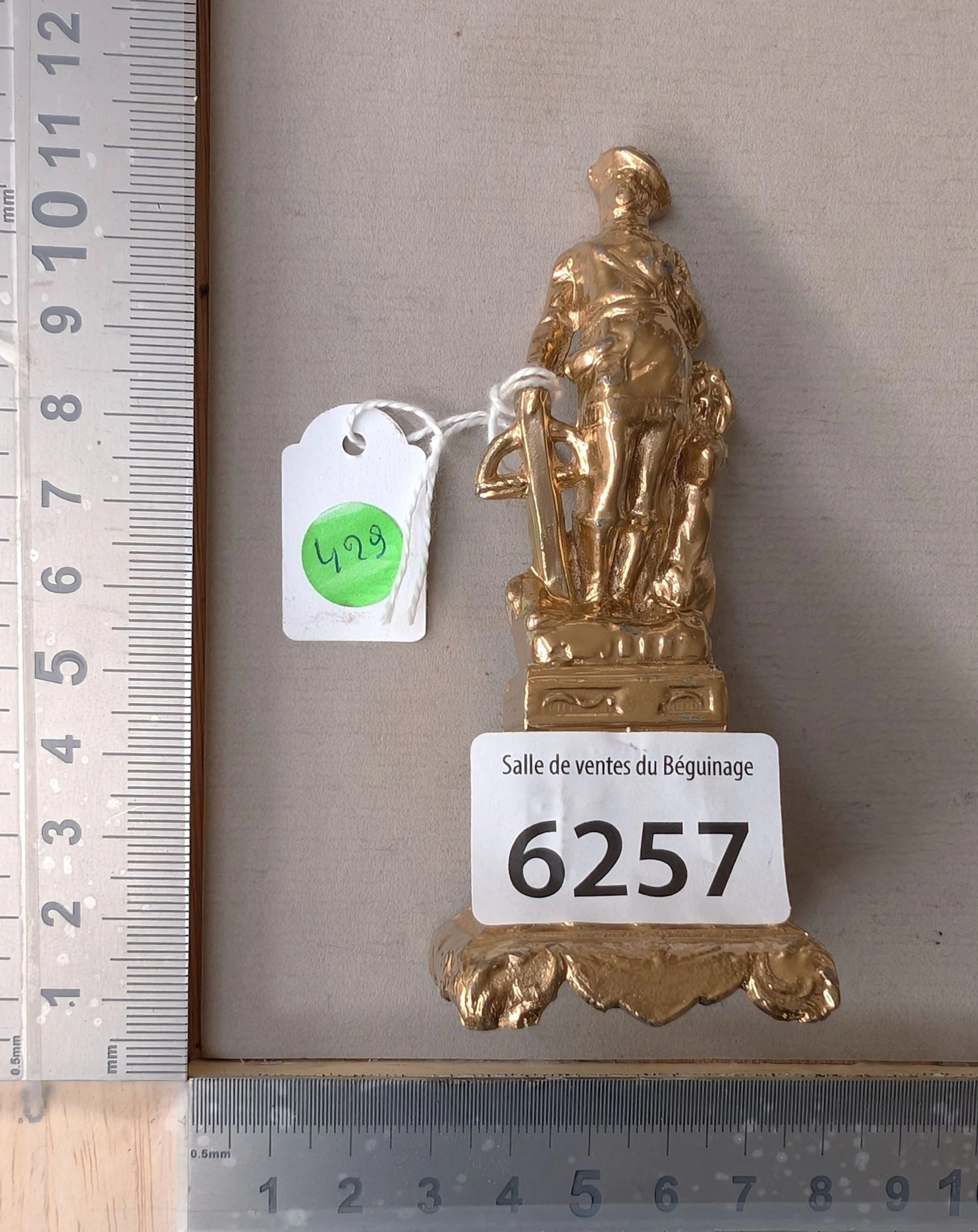 1 St. Hubert figurine made of pewter - See photos for dimensions and condition
