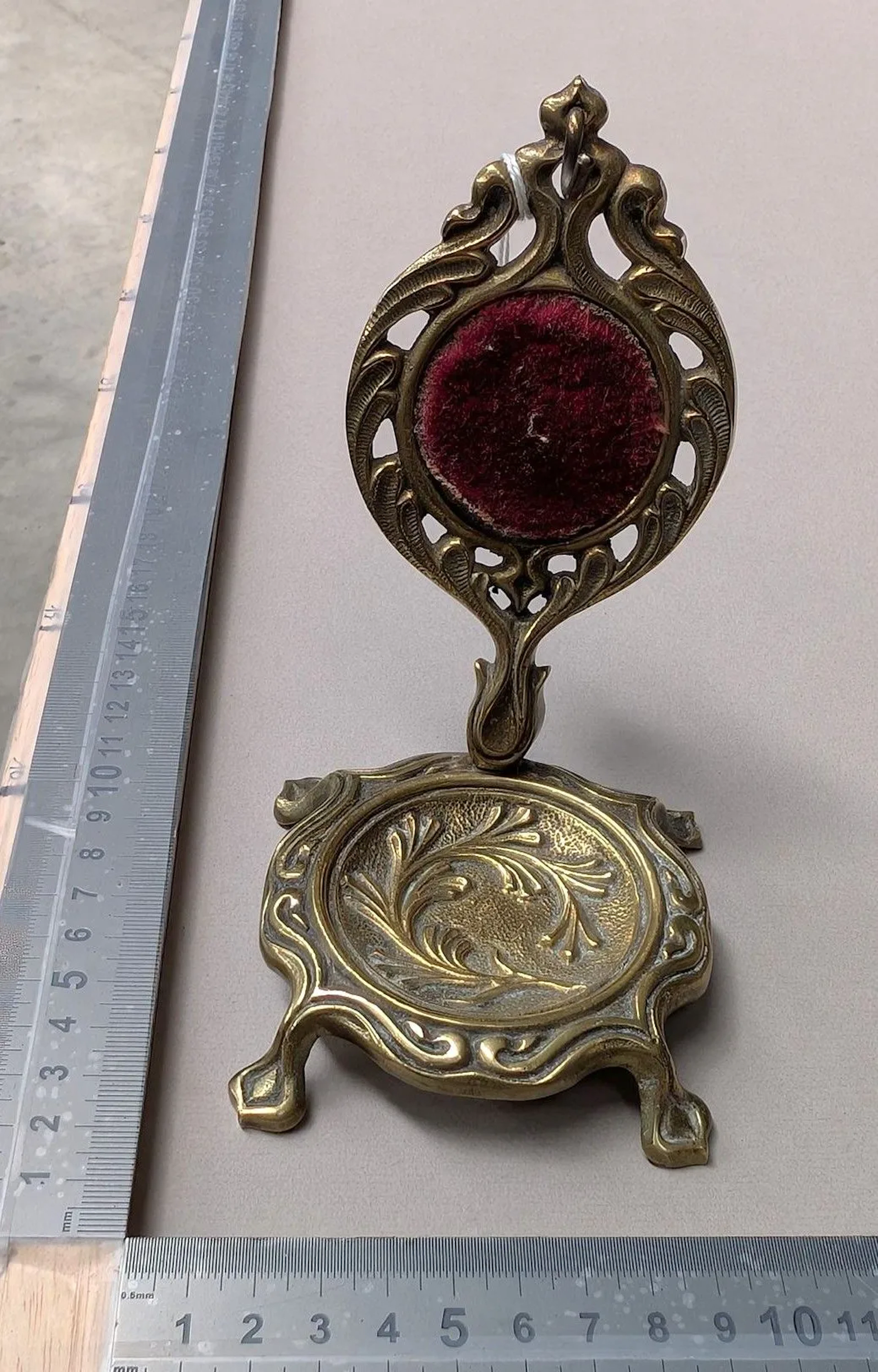 Antique pocket watch stand - See photos for dimensions and condition