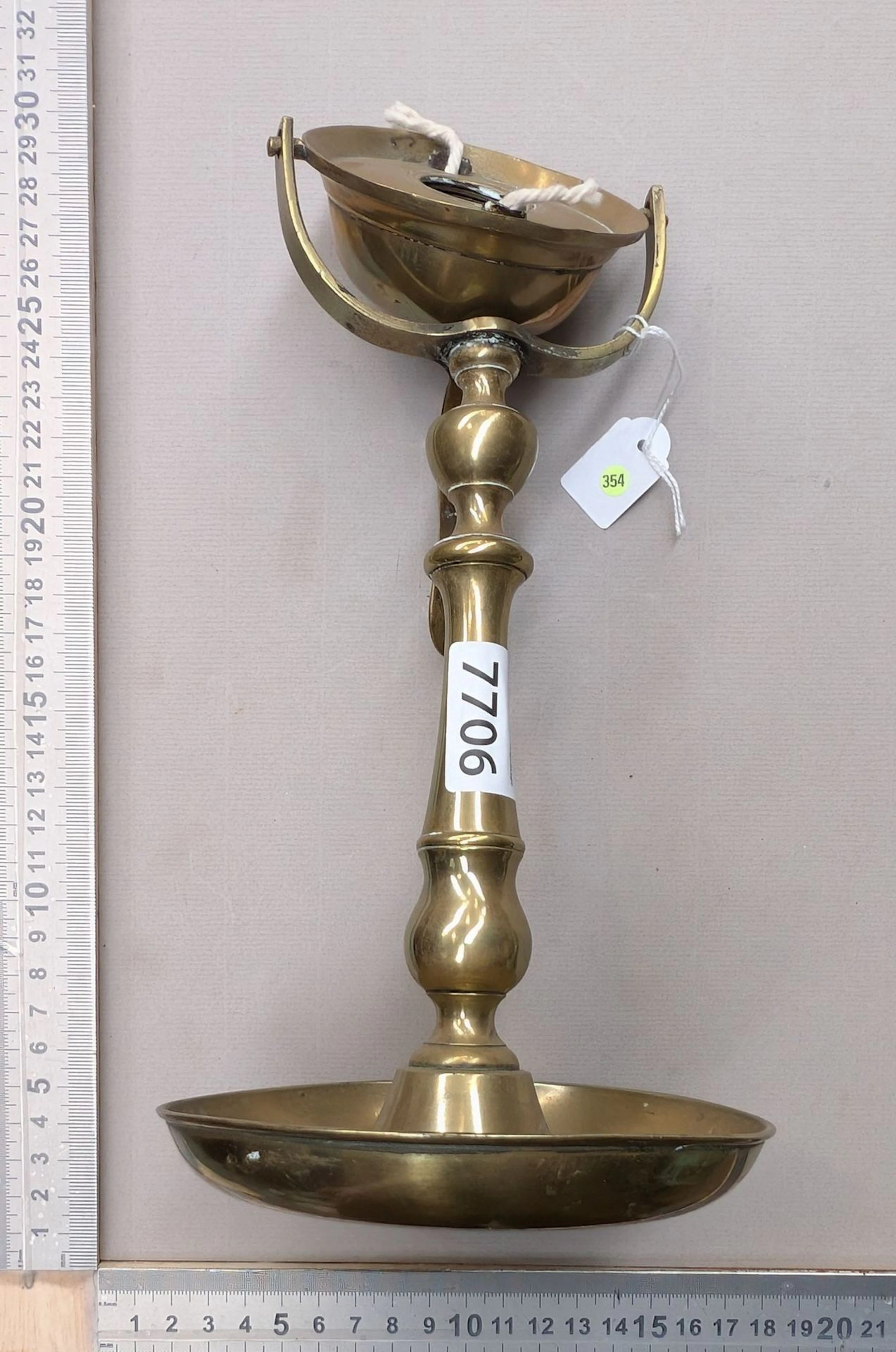 Antique copper oil lamp - See photos for dimensions and condition
