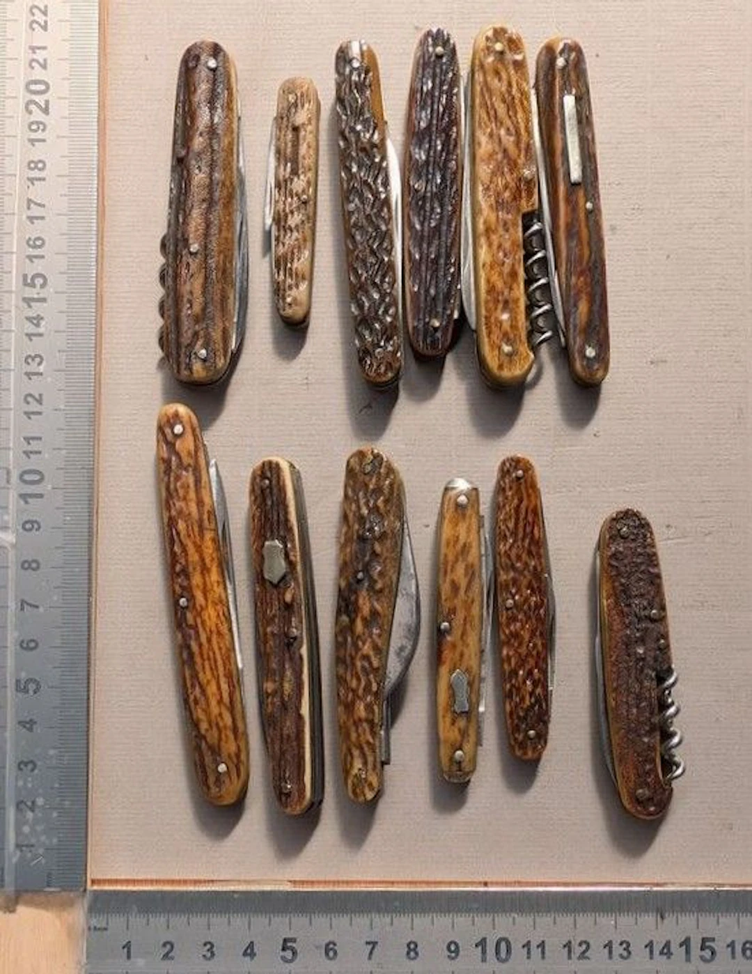 Set of 12 antique American pocket knives with wooden and deer antler