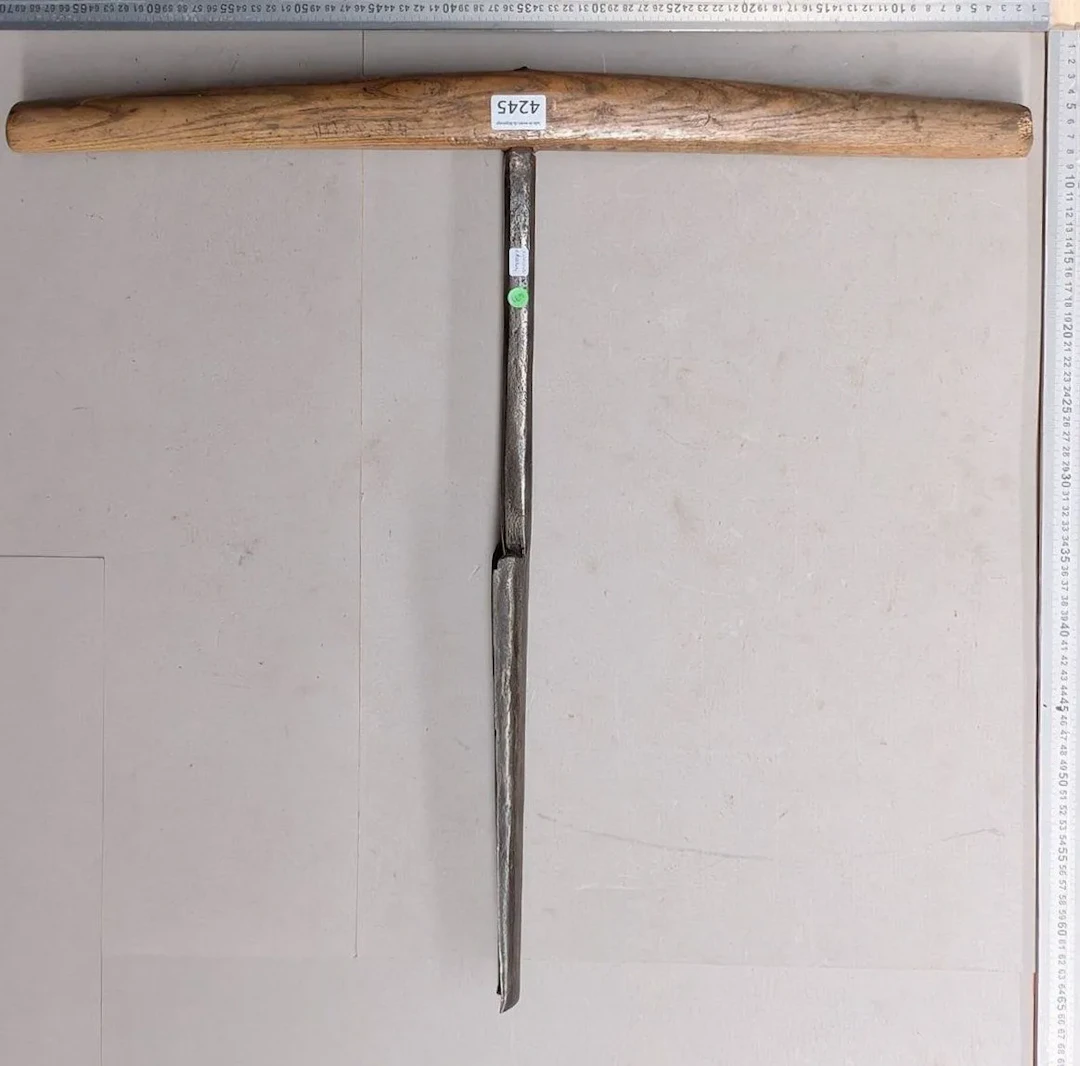 1 wheelwright's tool—see photos for dimensions and condition