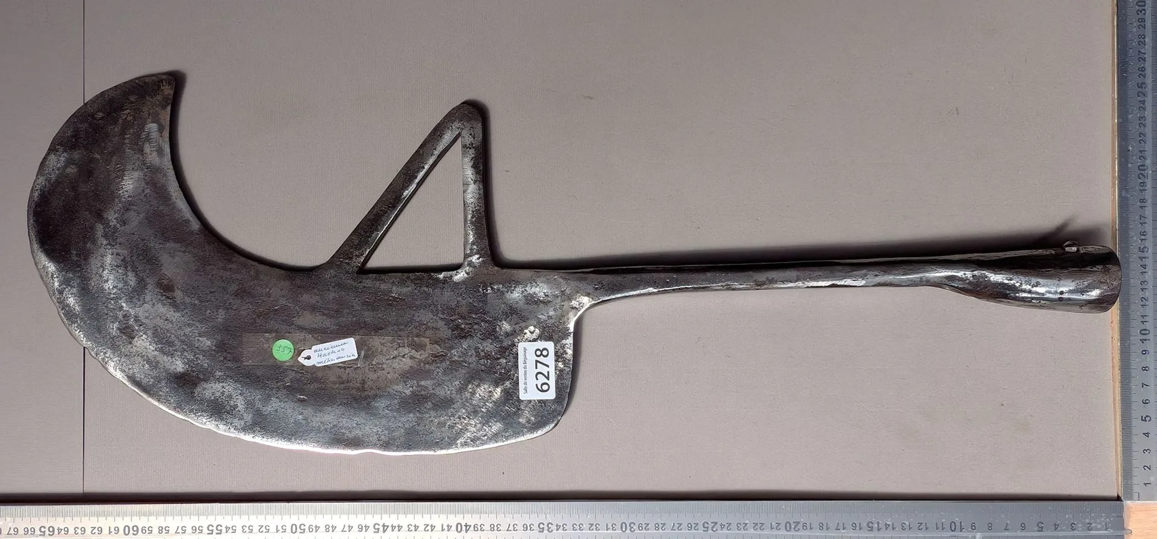 Rare antique craftsman's axe - See photos for dimensions and condition