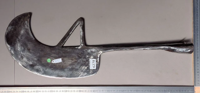 Rare antique craftsman's axe - See photos for dimensions and condition