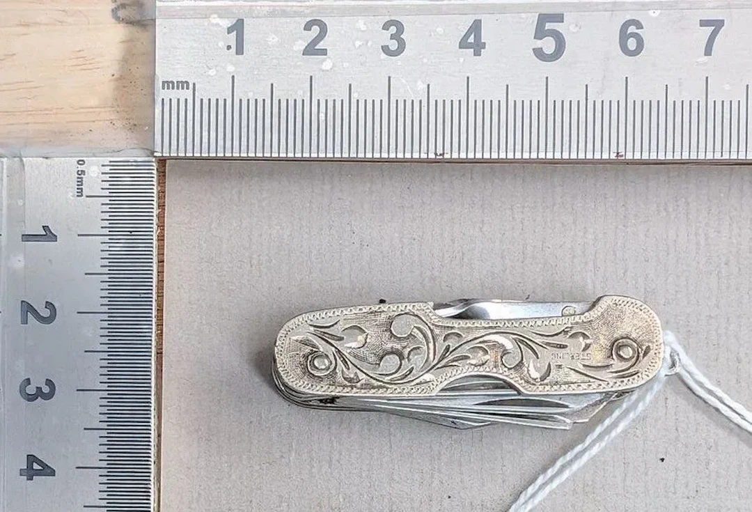 1 beautiful little multifunction knife—see photos for dimensions and condition