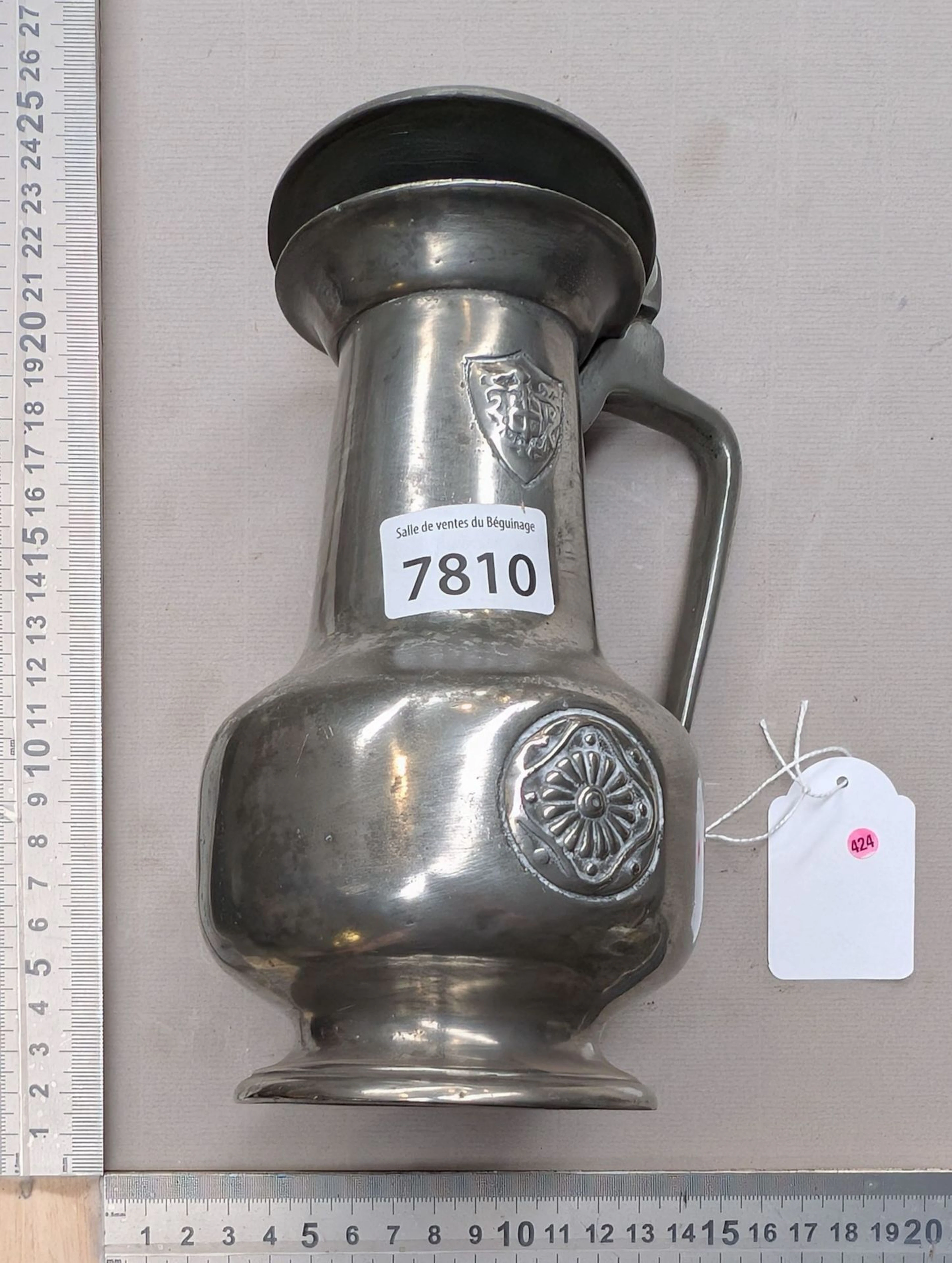 Peach-shaped mug with lid - See photos for dimensions and condition