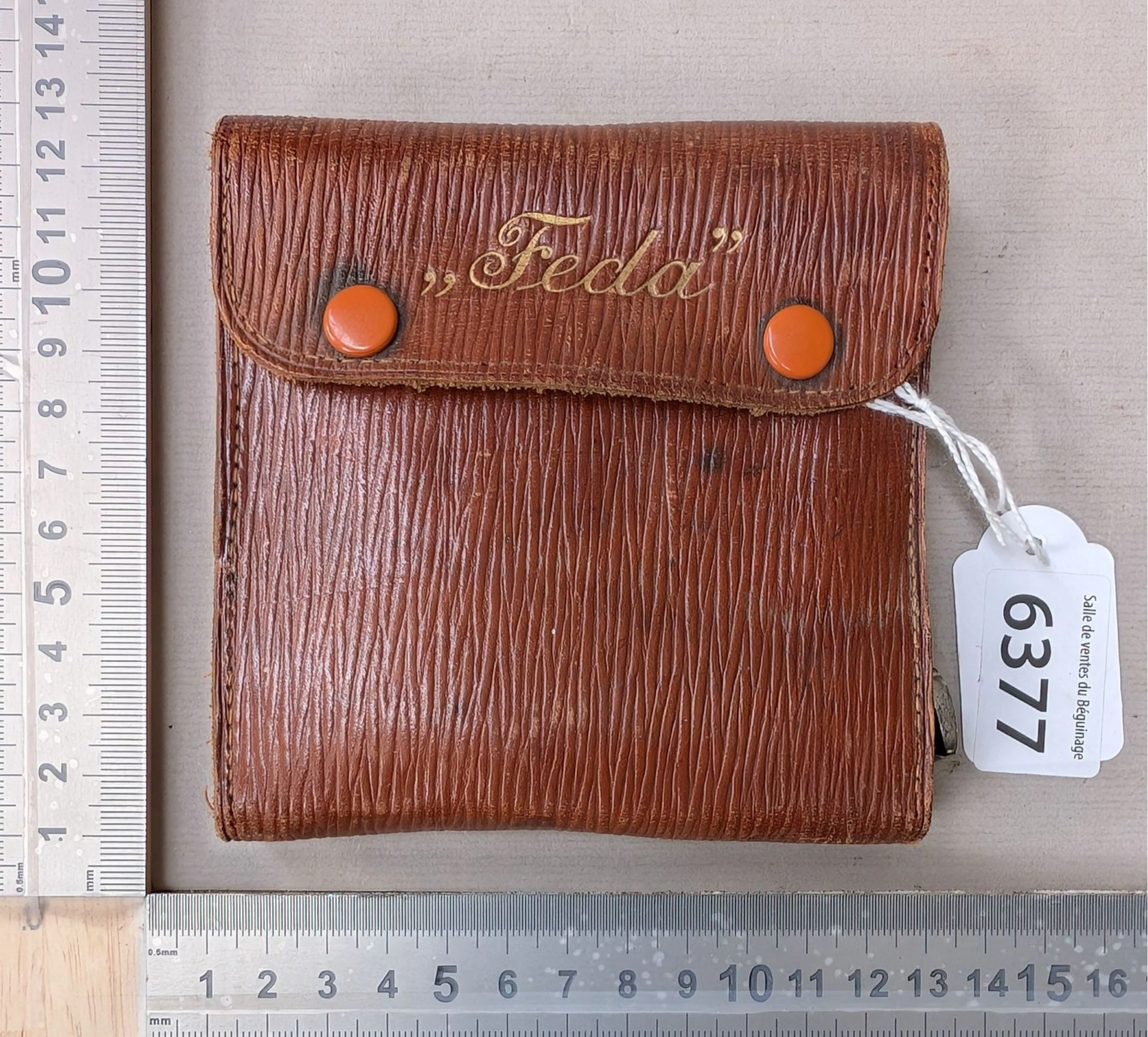 Beautiful, multifunctional tool bag—see photos for dimensions and condition