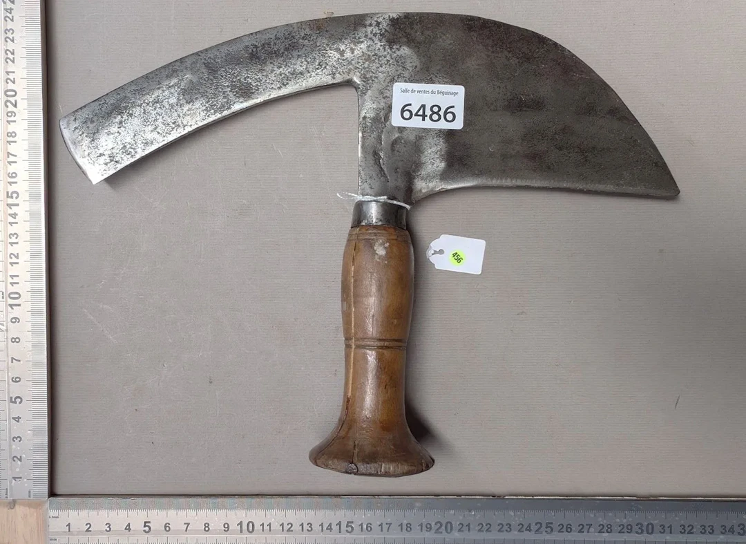 1 heel-type pruning knife for vineyards—see photos for dimensions and condition
