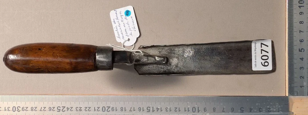 1 farrier's hoof pick for cleaning horses' hooves—see photos for dimensions