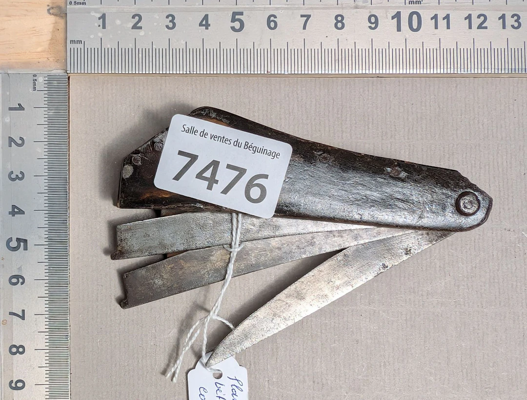 1 veterinary torch with 4 horn blades—see photos for dimensions and condition