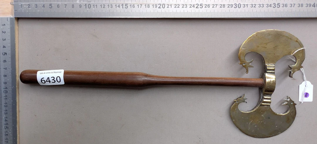 Cute little shower hatchet - See photos for dimensions and condition