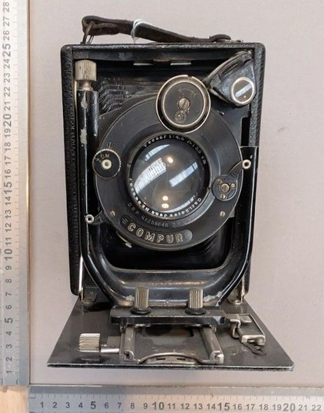 Vintage camera—see photos for dimensions and condition