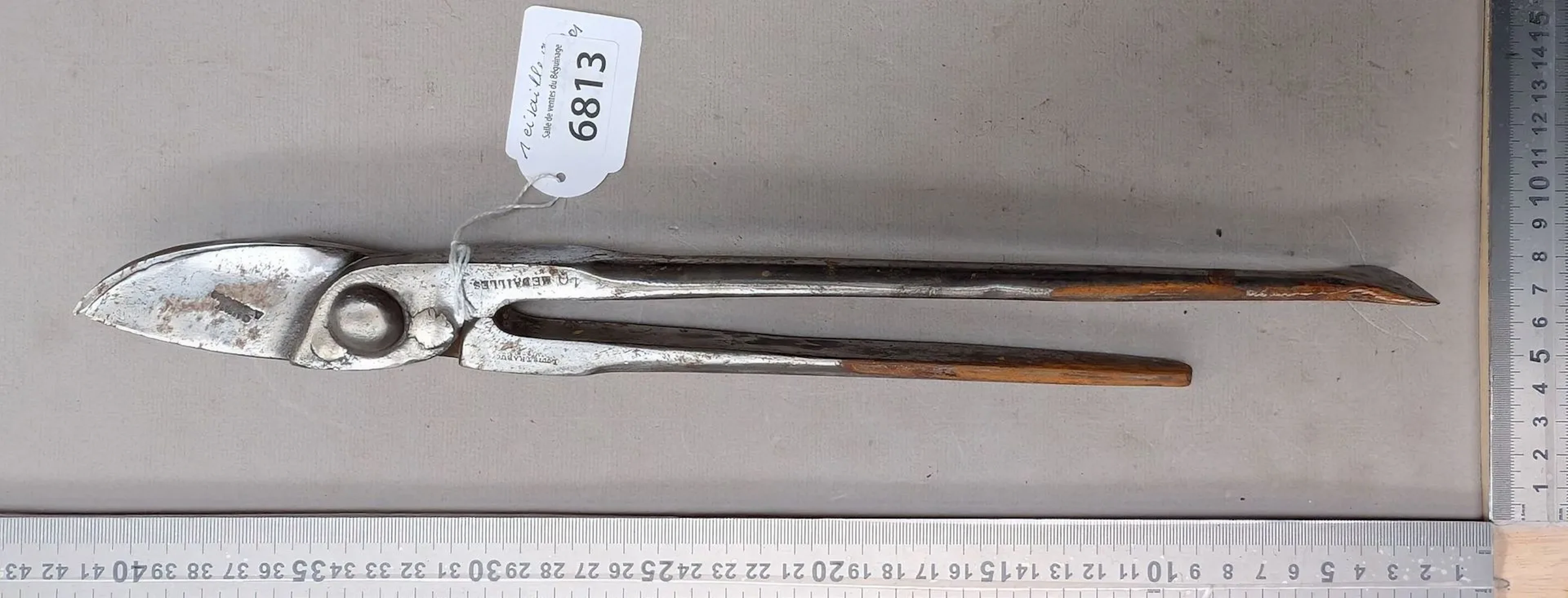 1 pair of vine pruning shears—see photos for dimensions and condition