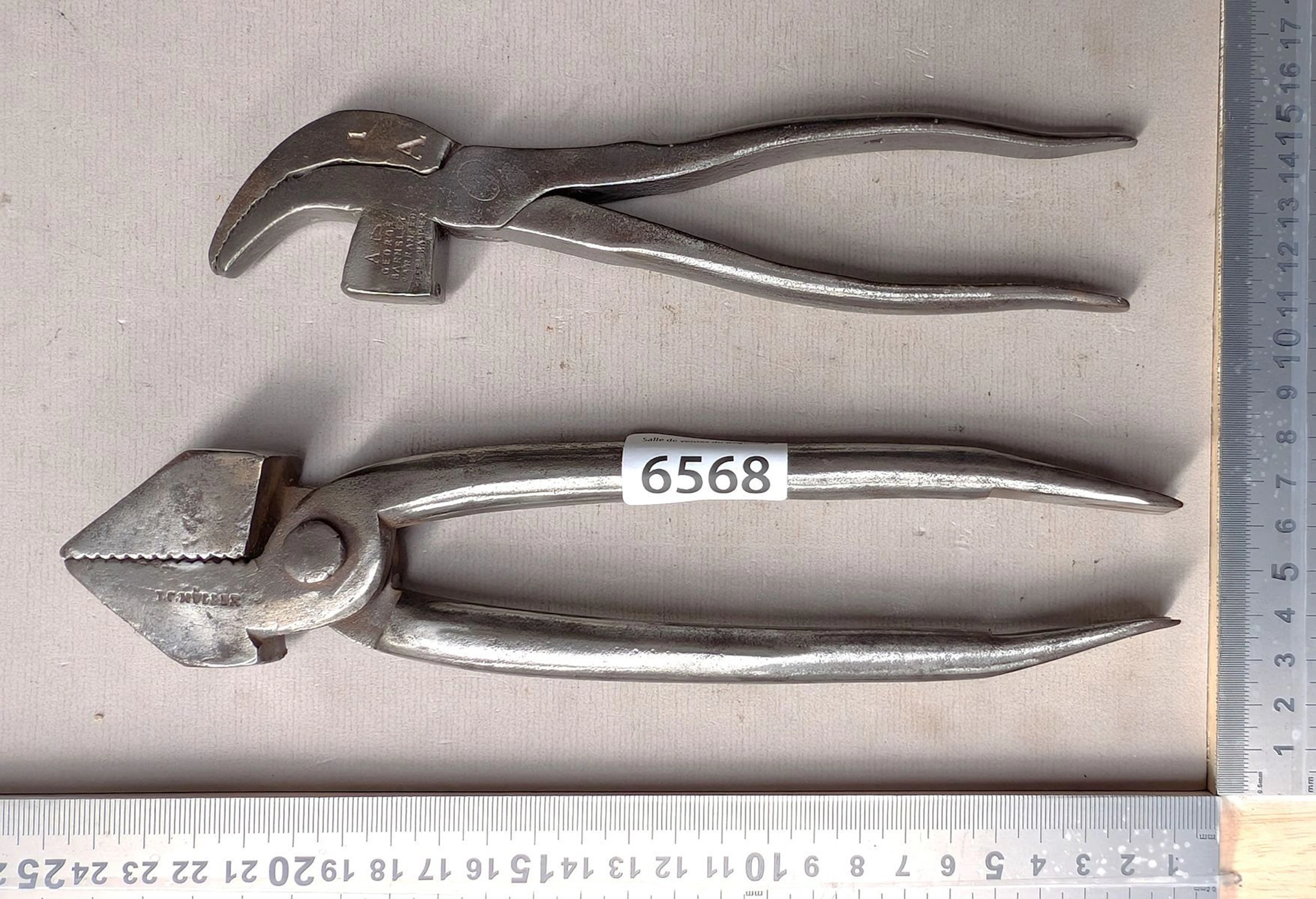 2 shoemaker's pliers—see photos for dimensions and condition