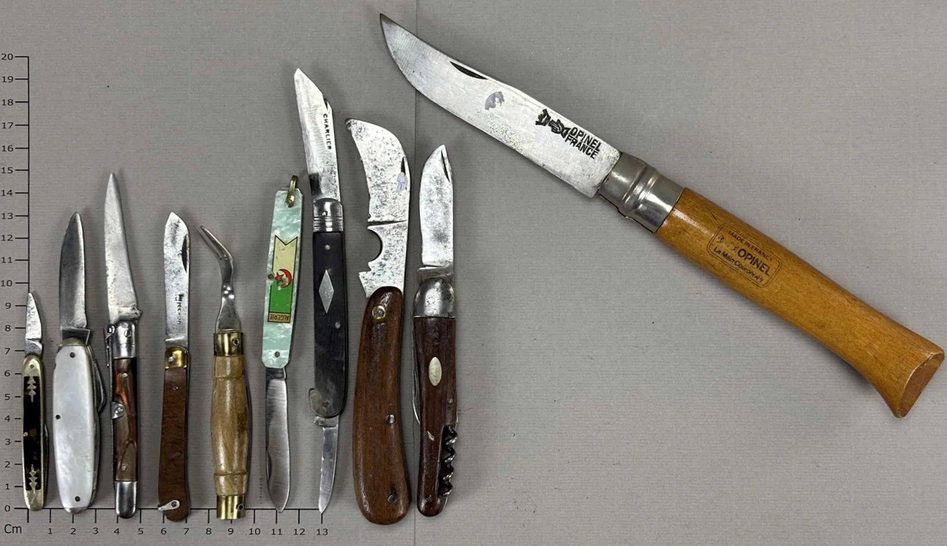 Set of antique knives or pocket knives—see photos for dimensions and condition