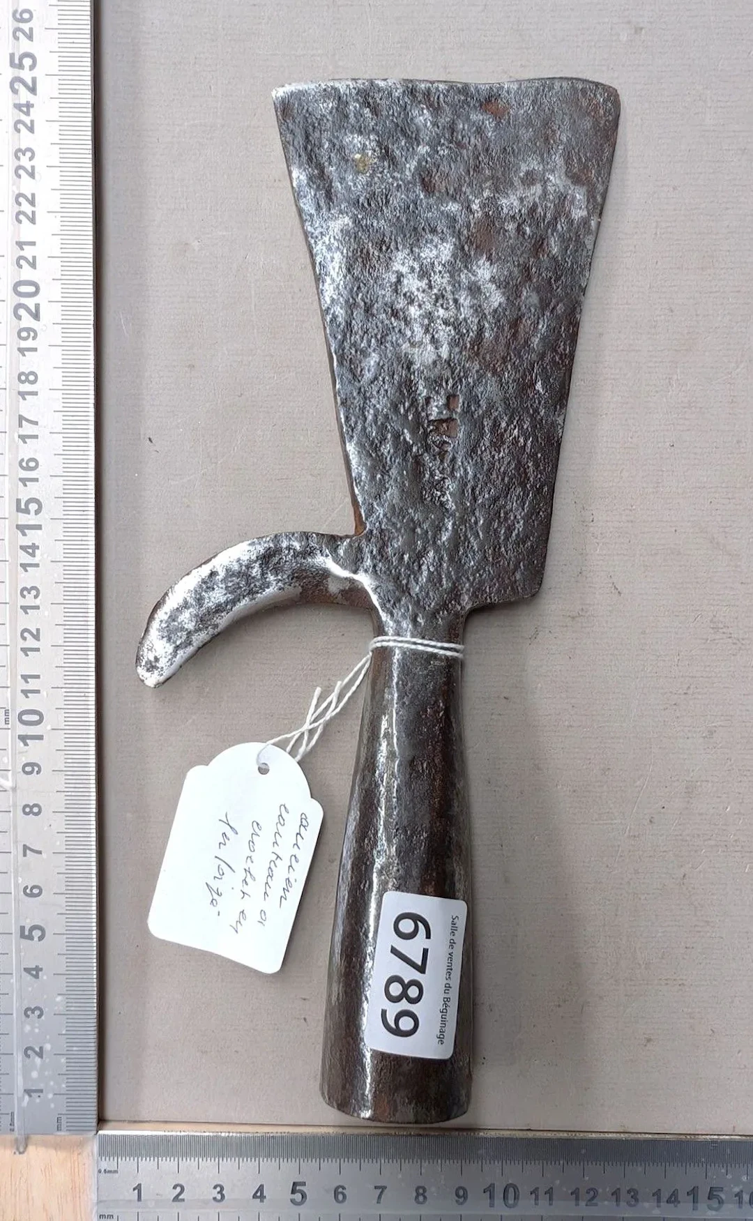 1 antique wrought-iron hook knife—see photos for dimensions and condition