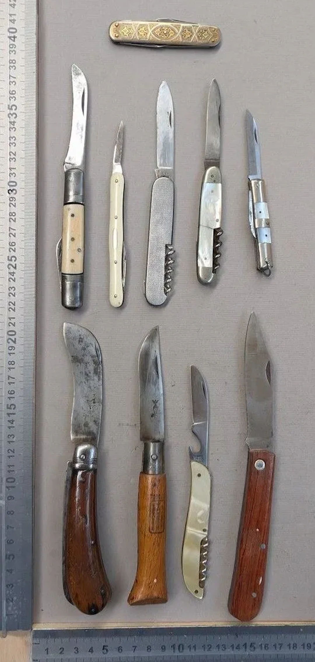 Set of antique knives or pocket knives—see photos for dimensions and condition