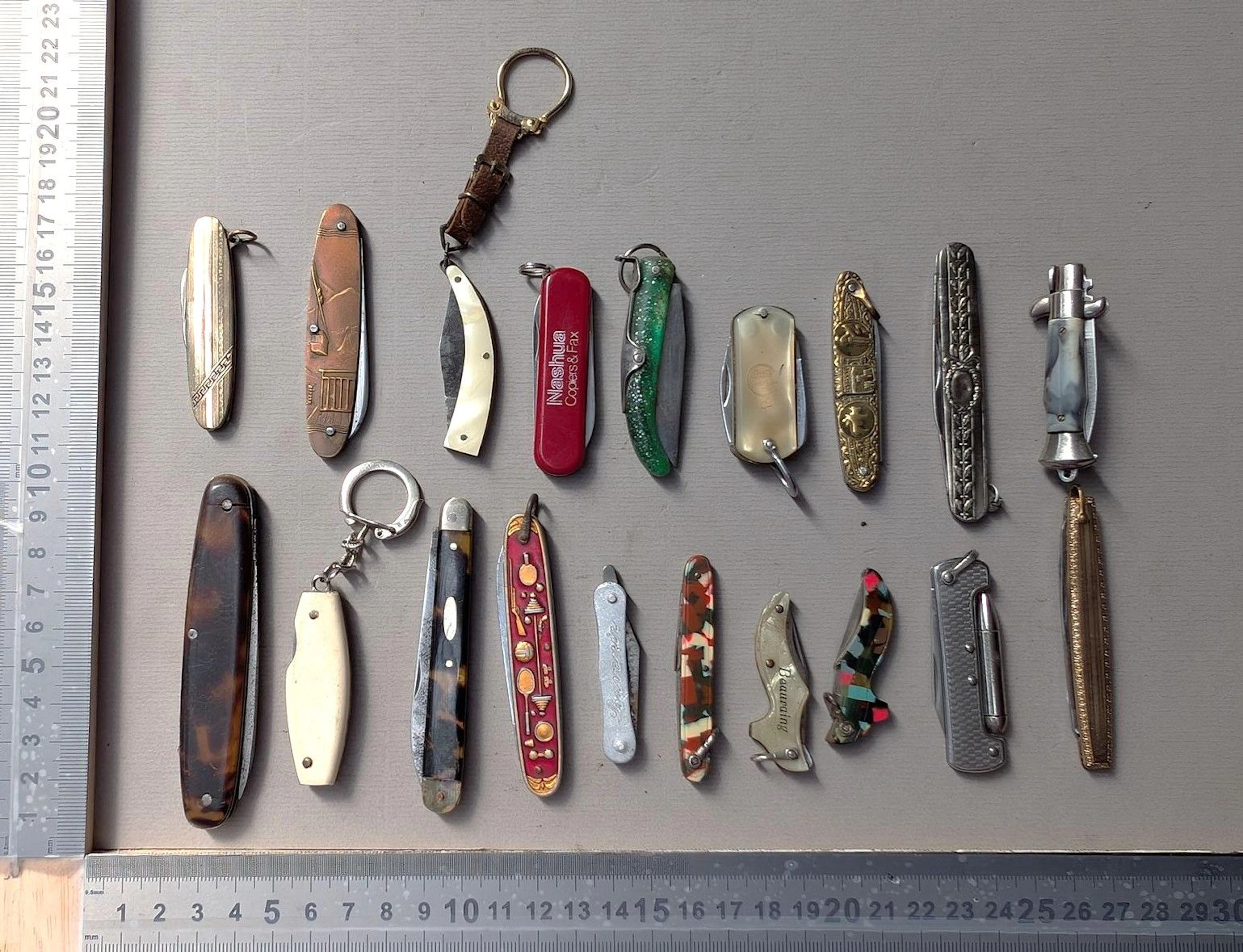 18 antique knives—see photos for dimensions and condition