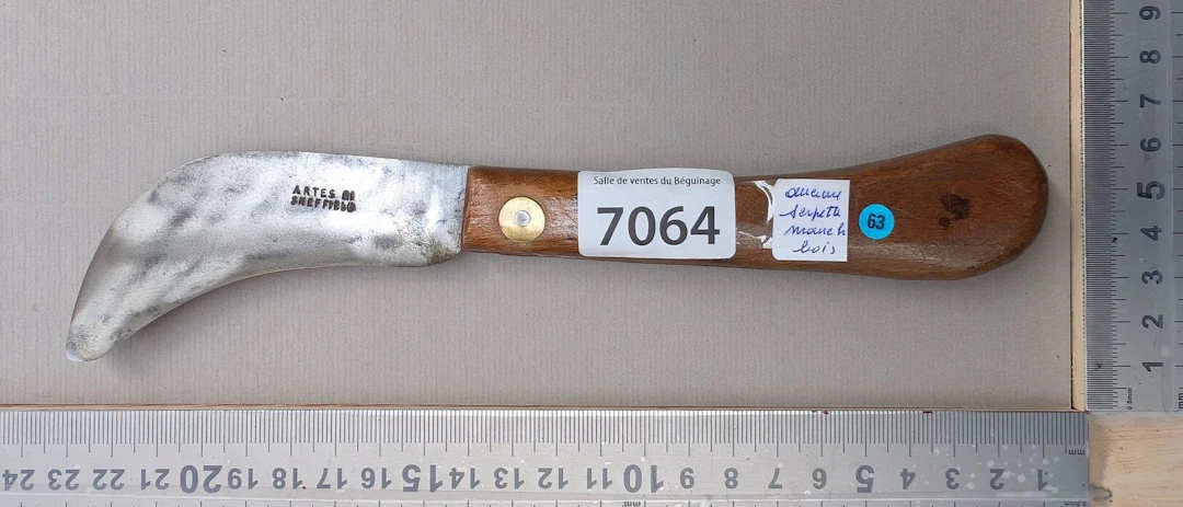 Antique pruning knife with wooden handle (folding) - See photos for