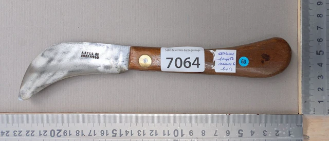 Antique pruning knife with wooden handle (folding) - See photos for