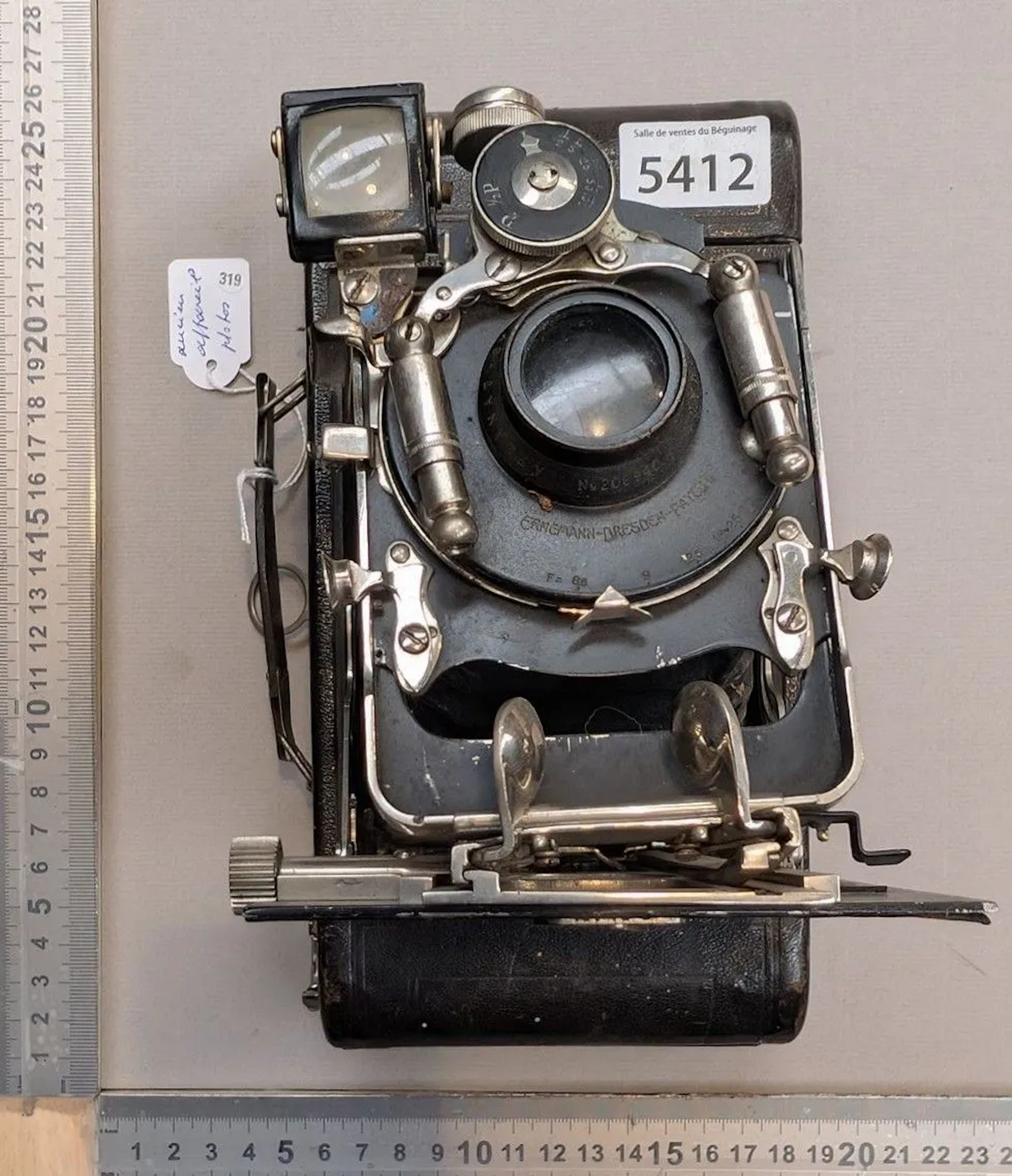 Vintage camera—see photos for dimensions and condition
