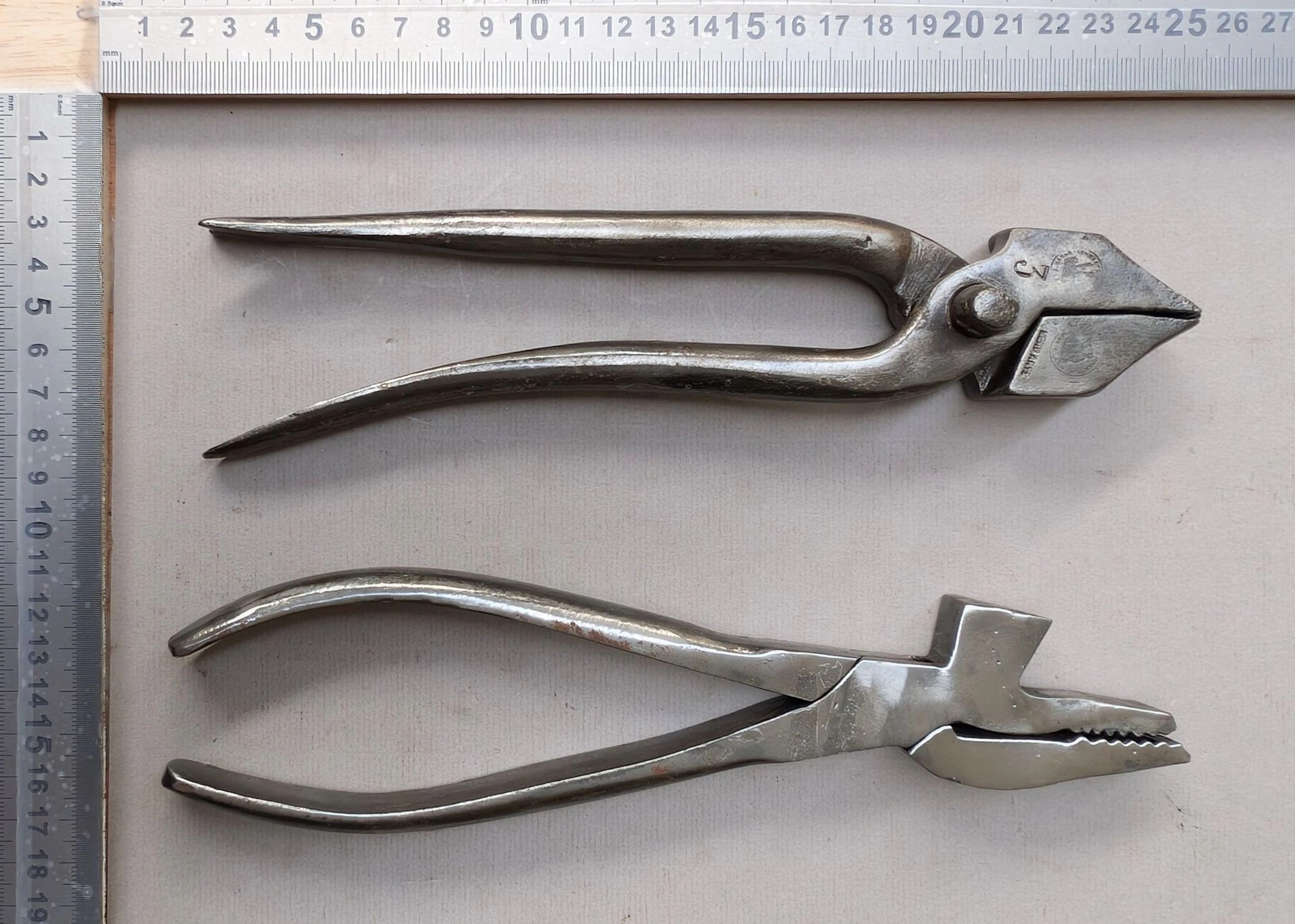 2 shoemaker's pliers—see photos for dimensions and condition