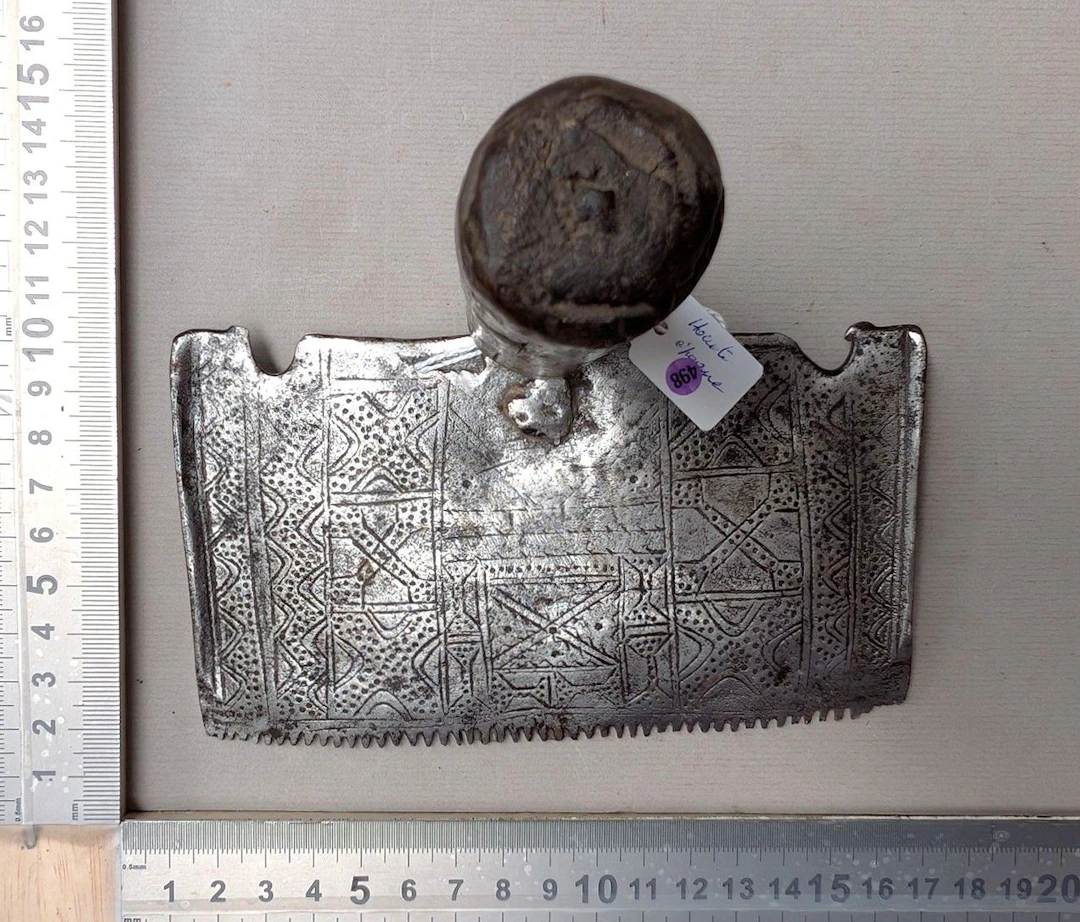 Traditional wrought-iron scraper comb (early period) - See photos