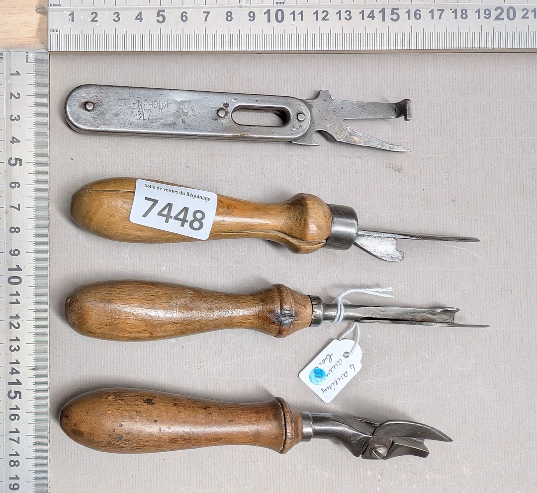 Set of 4 vintage can openers—see photos for dimensions and condition