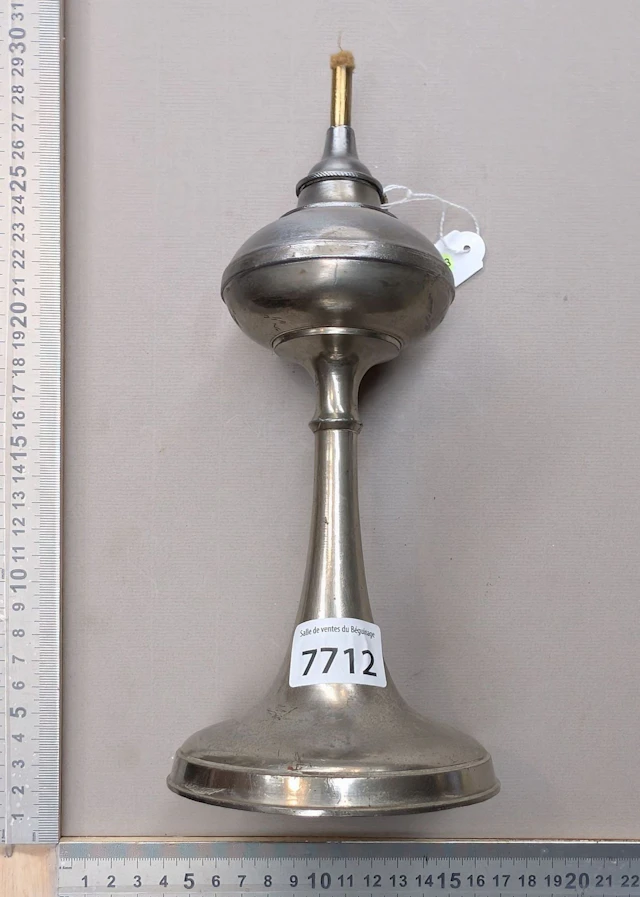 Antique pewter oil lamp - See photos for dimensions and condition