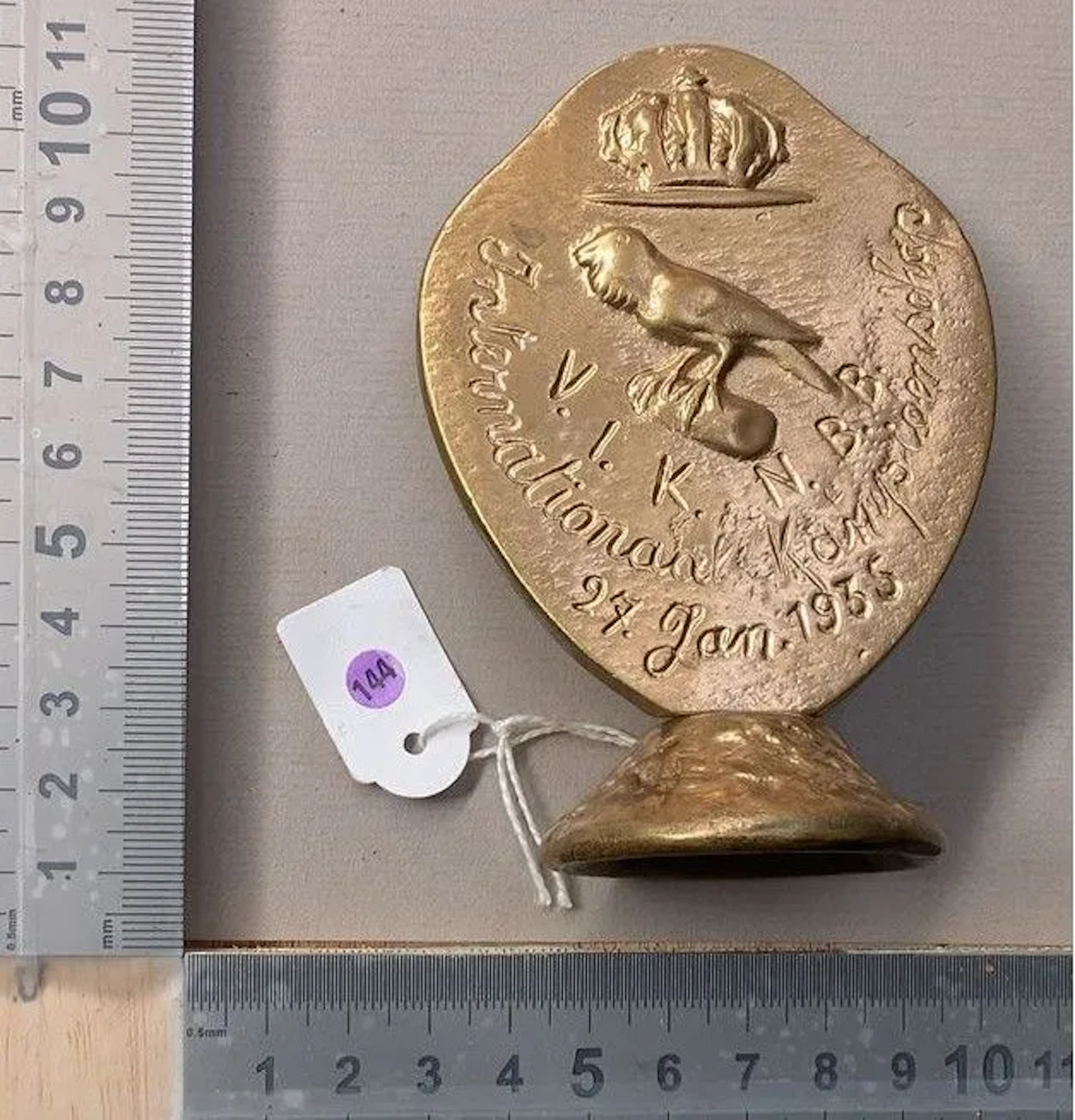 1 pigeon-fancying medal plaque, January 27, 1935—See photos for dimensions