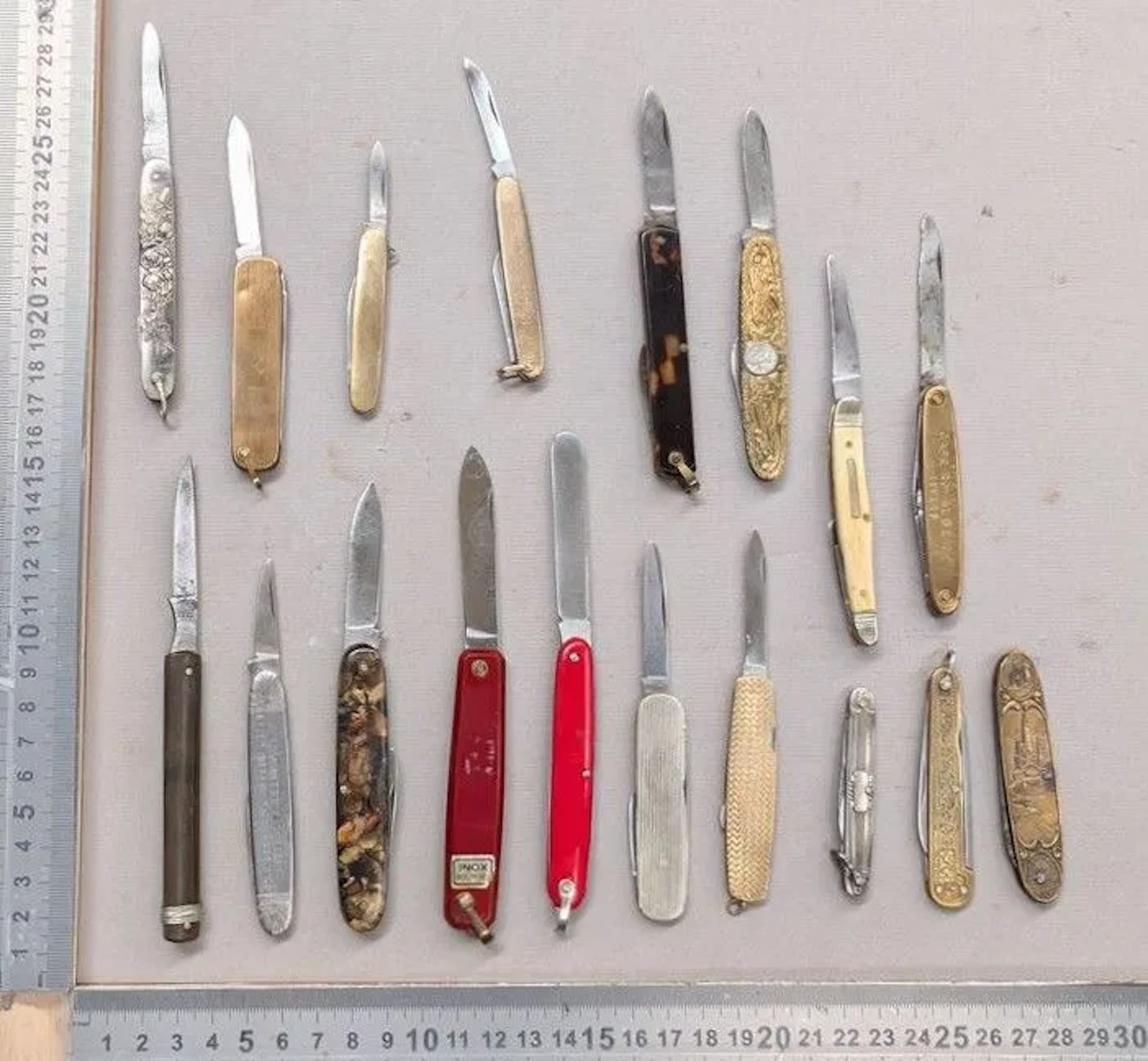 Set of antique knives or pocket knives—see photos for dimensions and condition