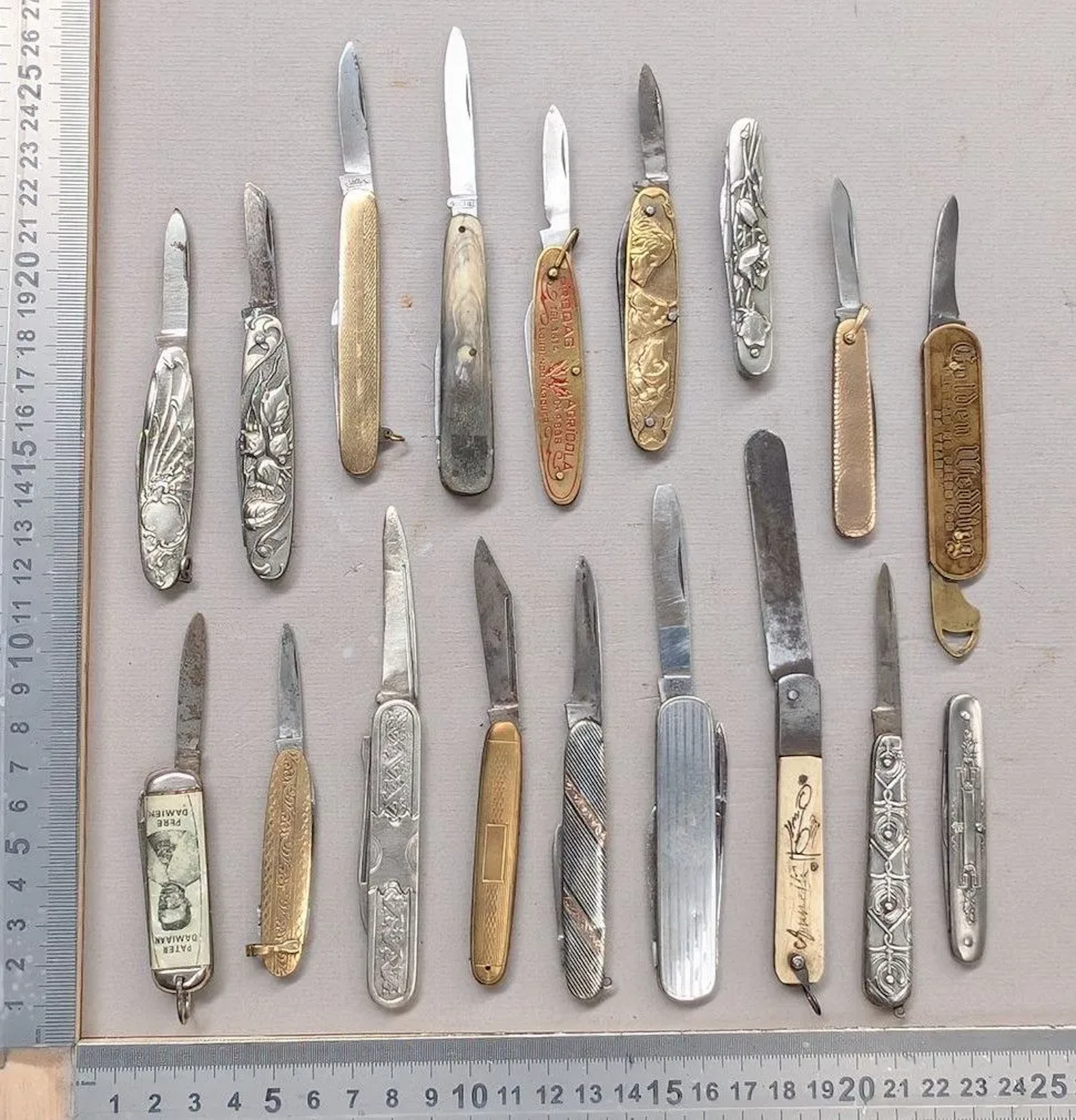Set of antique knives or pocket knives—see photos for dimensions and condition