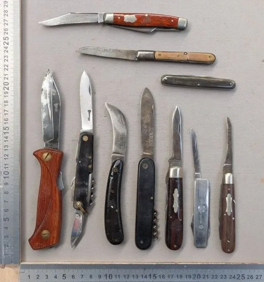 Set of antique knives or pocket knives—see photos for dimensions and condition