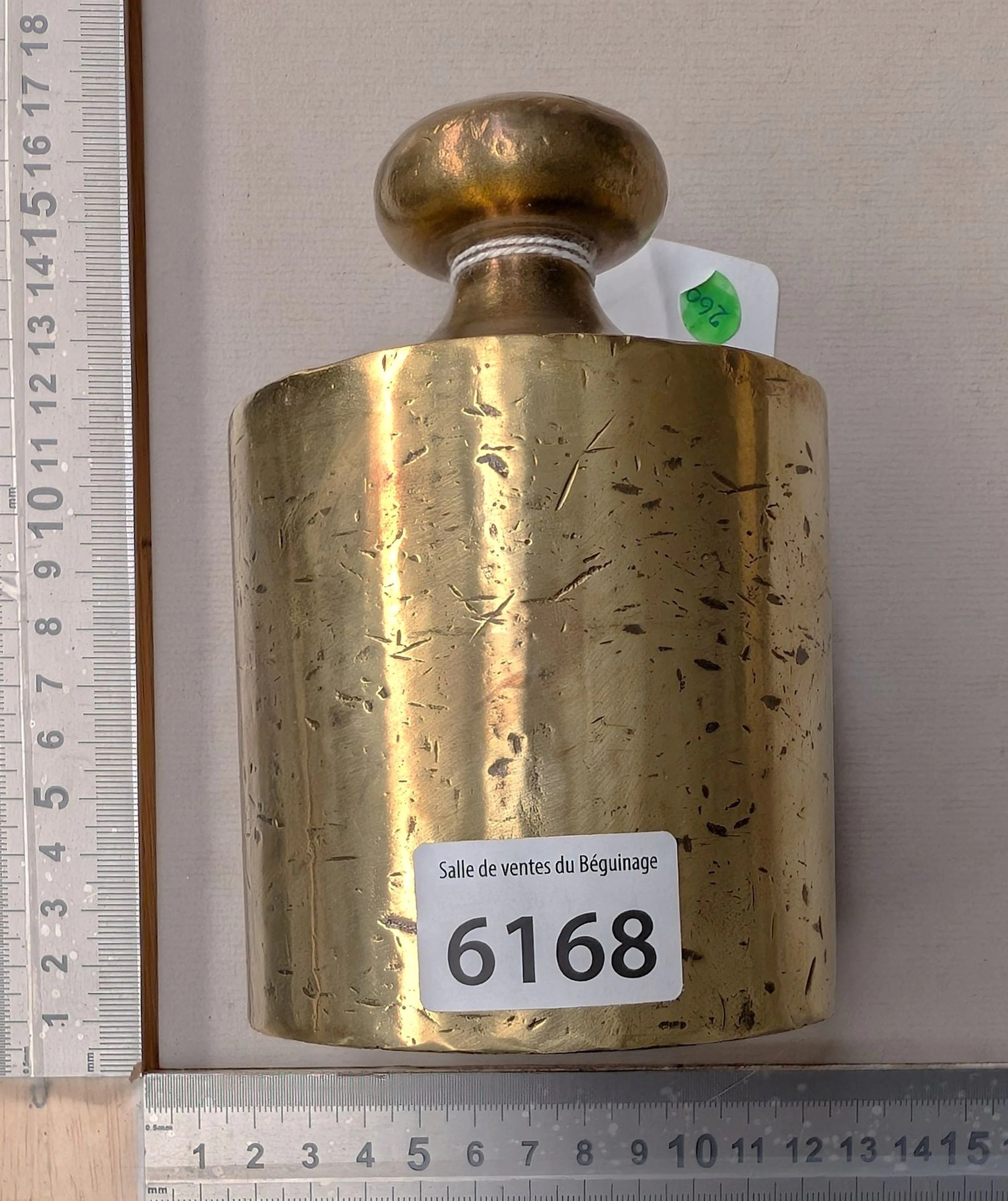1 antique 5-kg copper weight—see photos for dimensions and condition