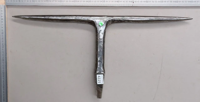 1 antique steel bigorne - See photos for dimensions and condition